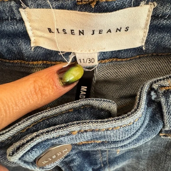 Risen Cropped Distressed Jeans 11 / 30 - Picture 3 of 4